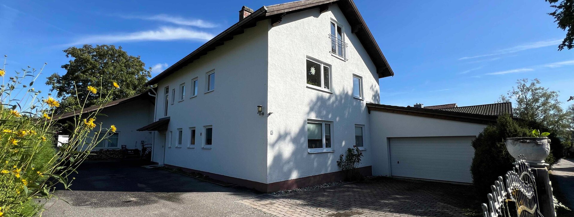 Außenansicht, Mehrfamilienhaus mit Halle kaufen, Großes Grundstück, Niederbayern, Eggenfelden | © HausBauHaus GmbH