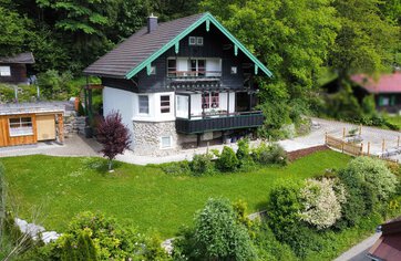 Außenansicht mit Garten, (Ferien) haus mit schönem Garten, Immobilie kaufen, Ruhpolding  | © HausBauHaus GmbH 